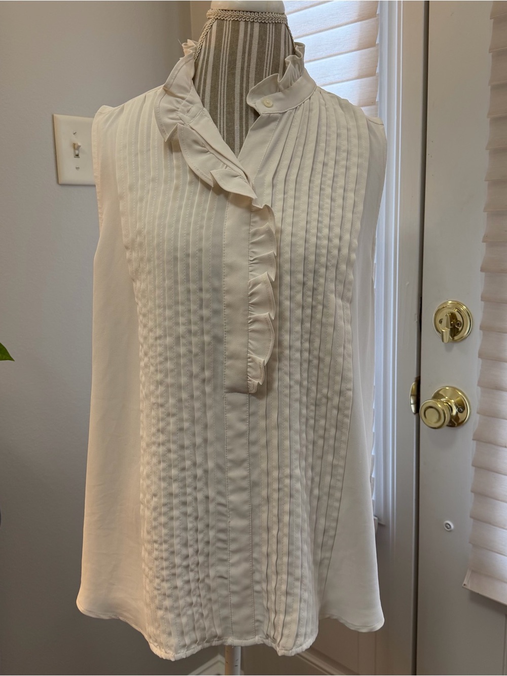 Ann Taylor Cream Sleeveless Pintuck Ruffle Blouse